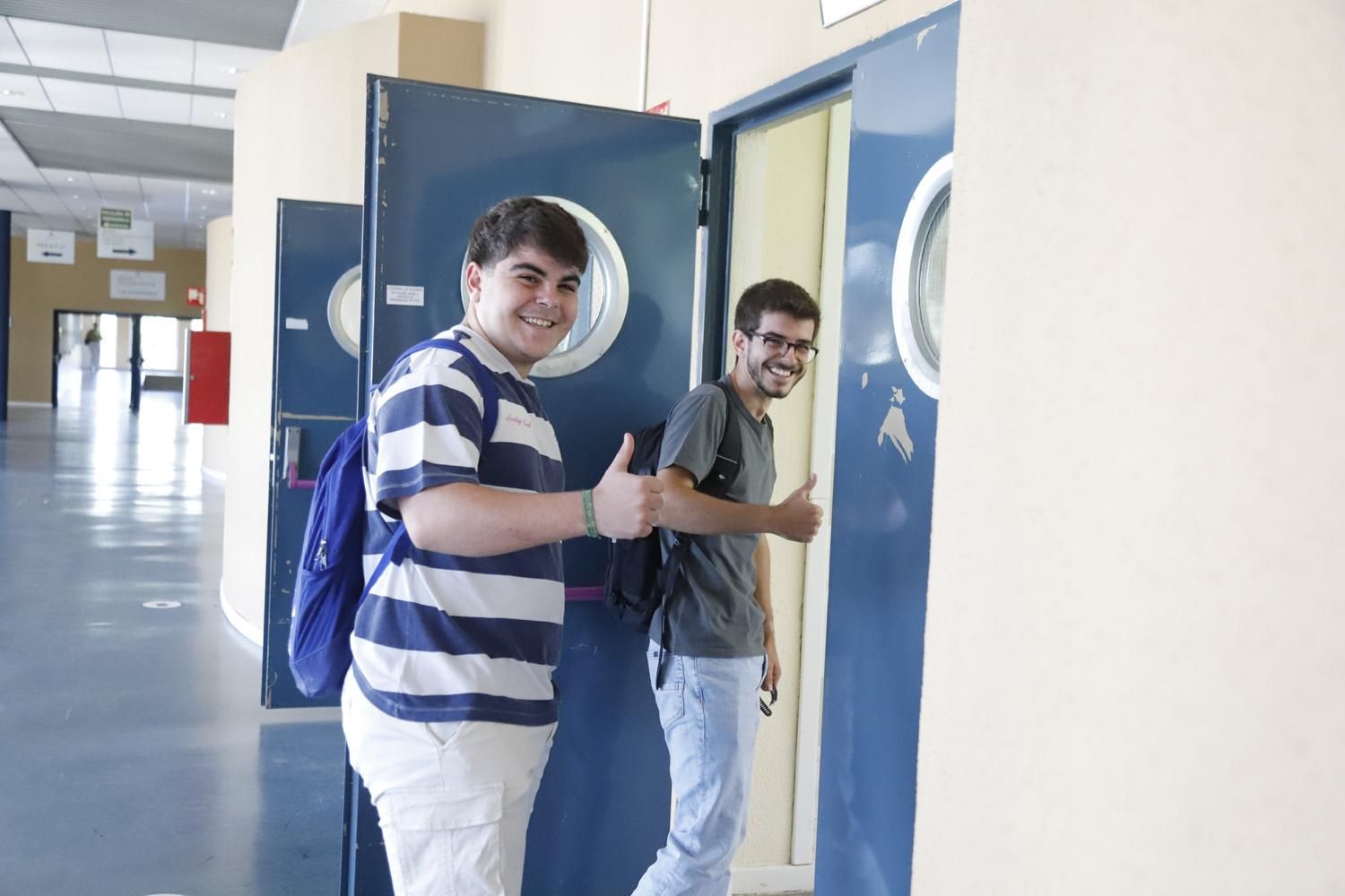 El retorno de la actividad a los institutos y la Universidad, en imágenes