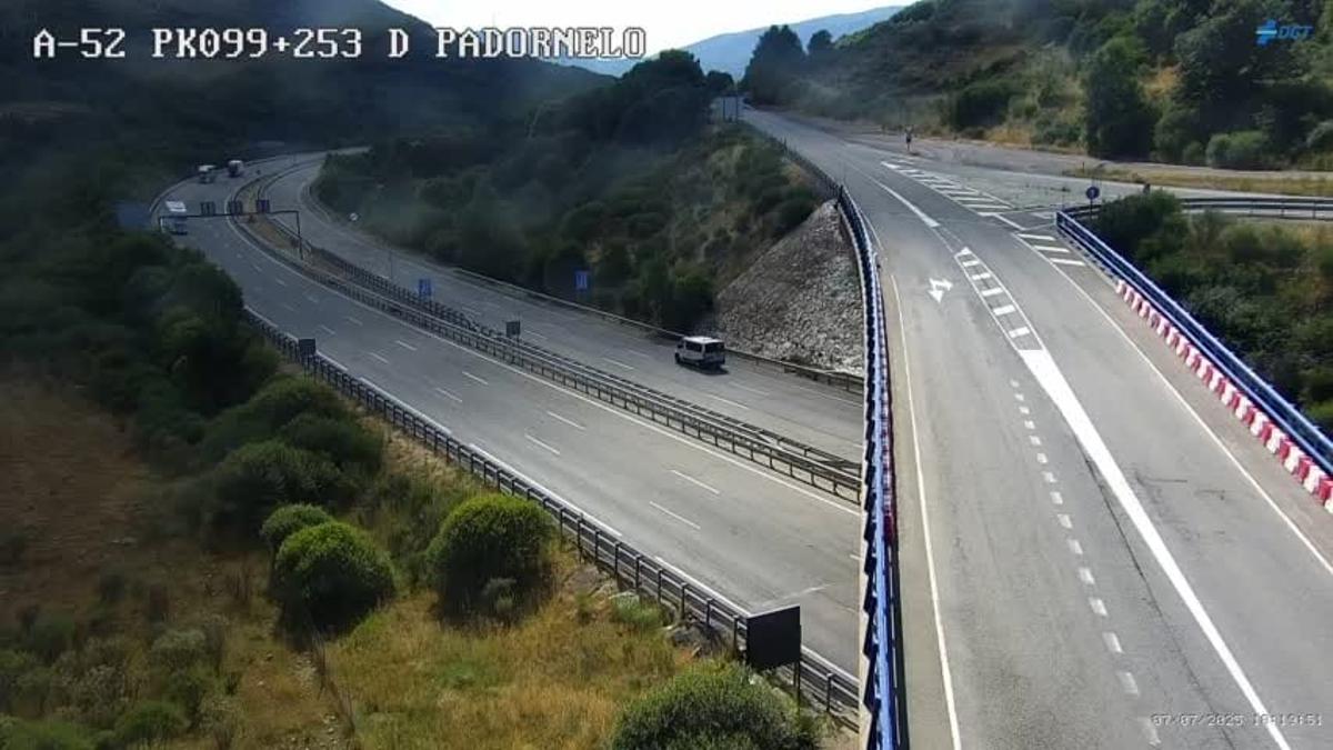 Vista aérea de la autovía a la altura de Padornelo.