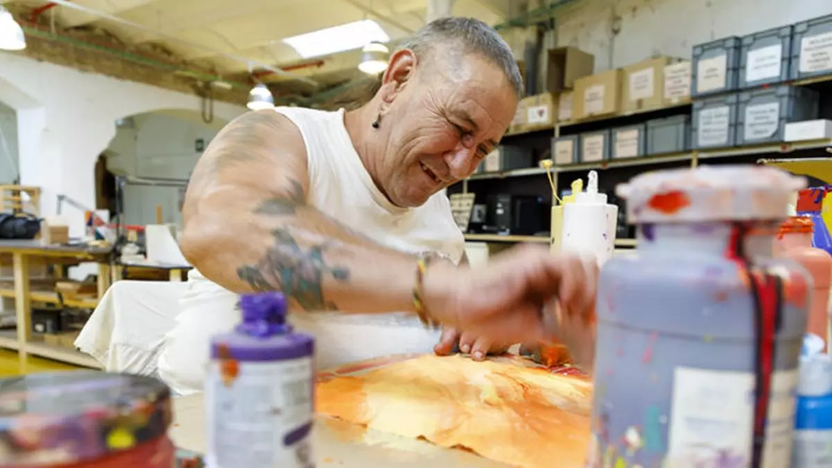 Peter, el sintecho de Barcelona que pintaba rosas de mil colores: "Era su manera de sentirse aceptado"