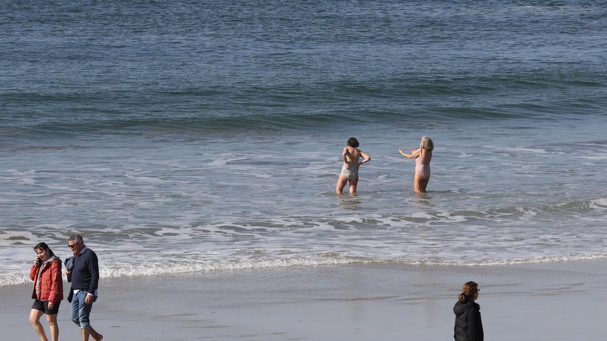 Los vigueses aprovechan la nueva tregua del temporal
