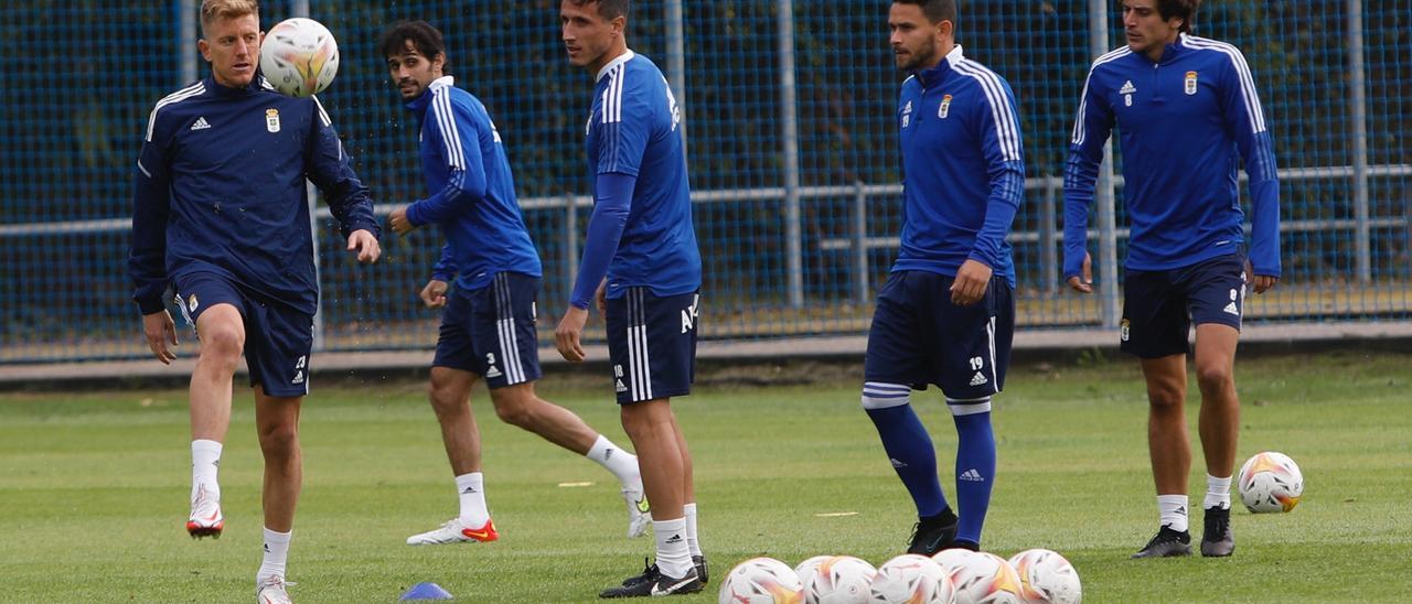 Las imágenes del entrenamiento del Oviedo tras la derrota ante el Burgos