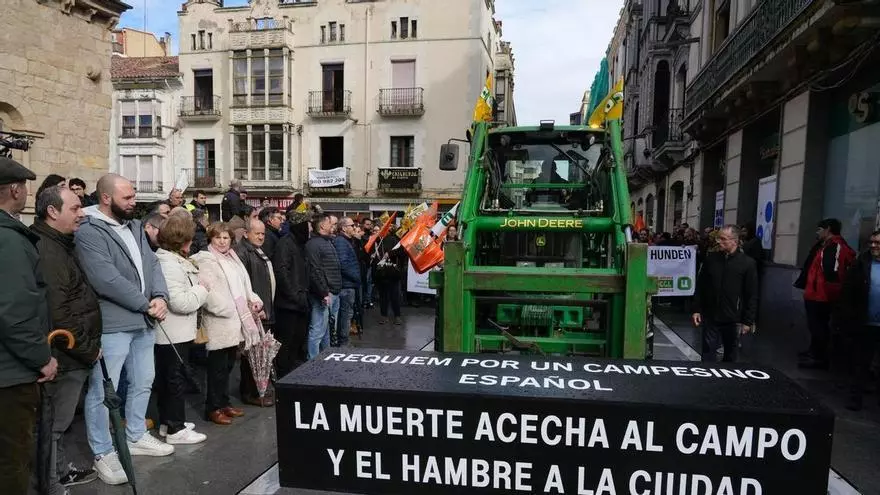 Multitudinaria manifestación de los agricultores en el centro de Zamora