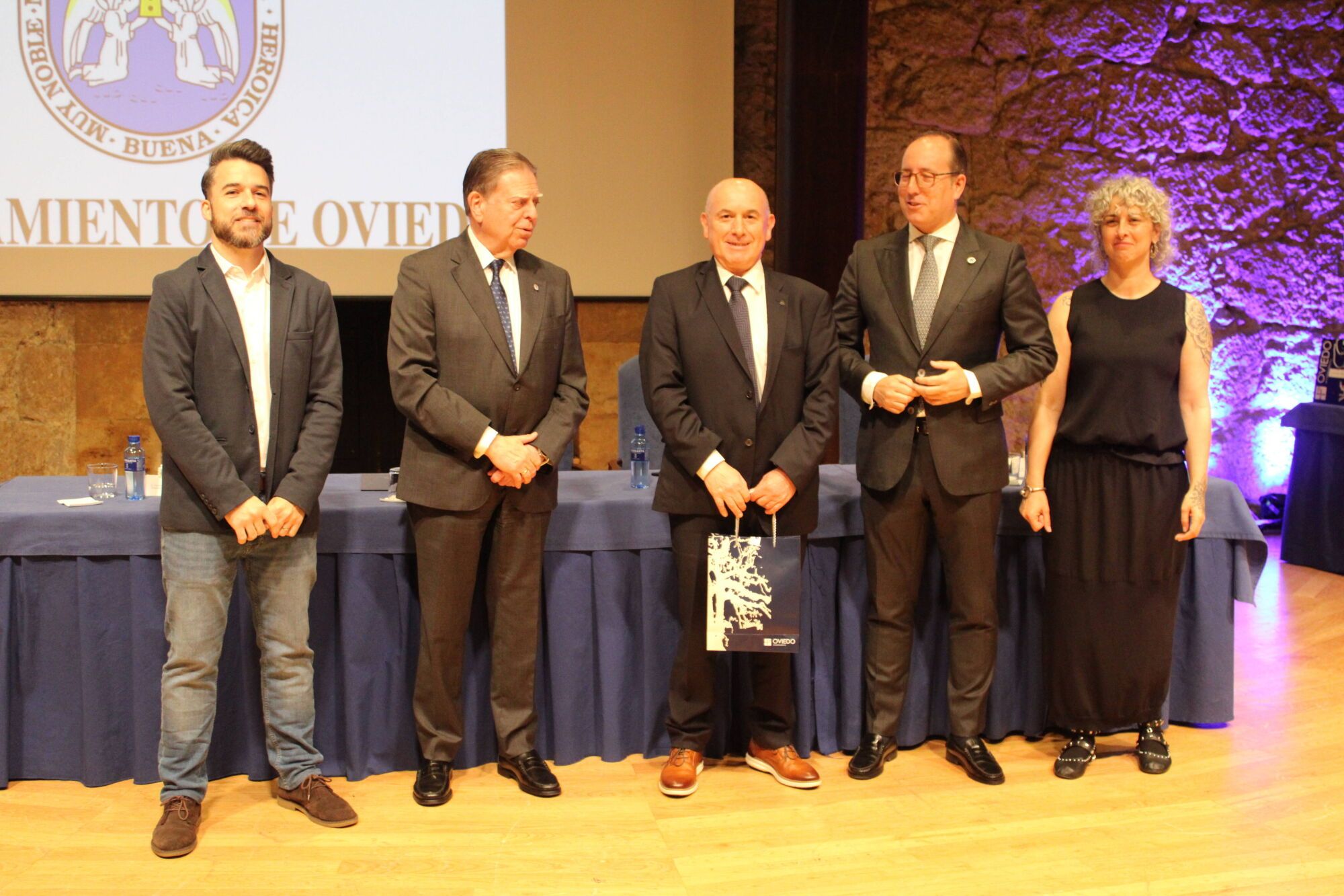 Acto institucional Santa Rita Hora: 11:00 Lugar: Oviedo, Sala de Cámara del Auditorio Príncipe Felipe Descripción: Homenaje a los trabajadores municipales jubilados y a quienes cumplen 25 y 40 años de servicio en el Ayuntamiento.
