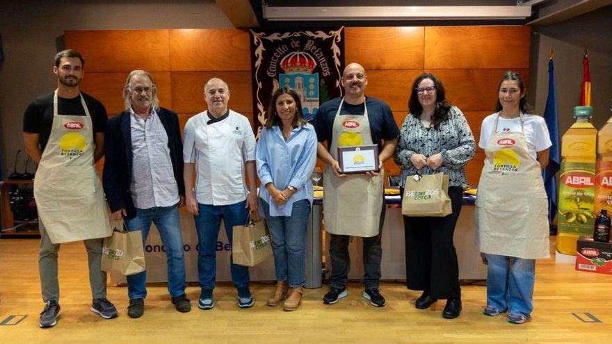 Xabier Pérez se alza con el premio a la mejor tortilla casera de Betanzos