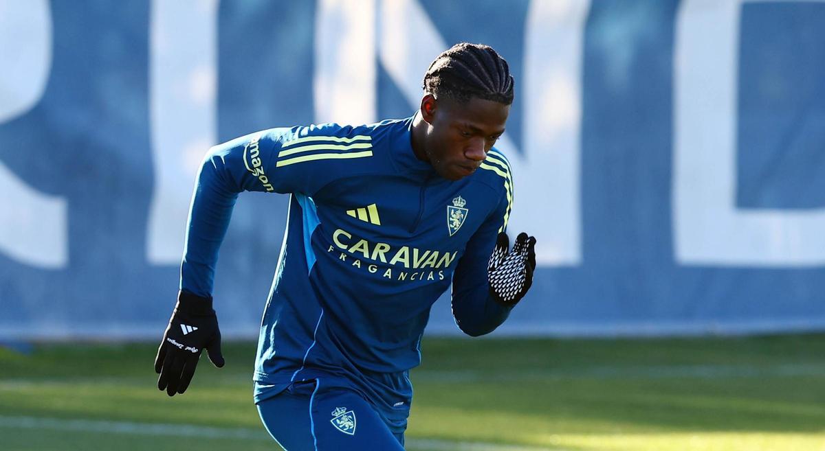 Saidu, a la carrera durante un entrenamiento del Real Zaragoza.