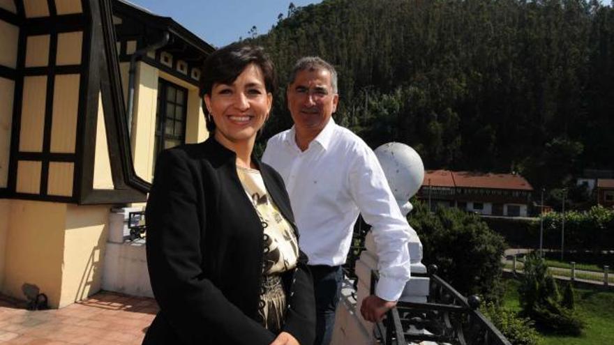 La rectora mexicana Mónica Almeida, junto al director del CeCodet de la Universidad de Oviedo, Fermín Rodríguez.