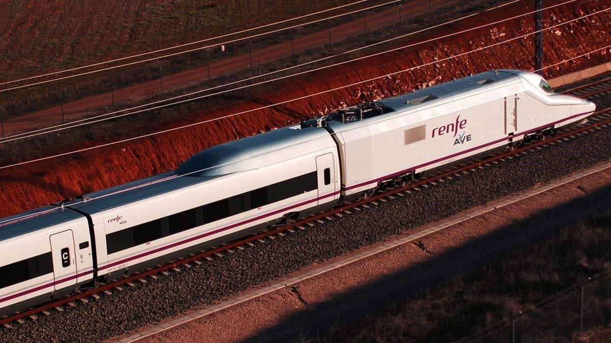 zentauroepp51112816 23 10 2019 imagen de archivo de un tren ave de renfe   econo191210184802