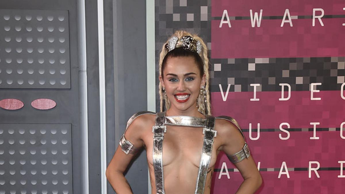 Los looks más estrafalarios de Miley Cyrus para los VMA