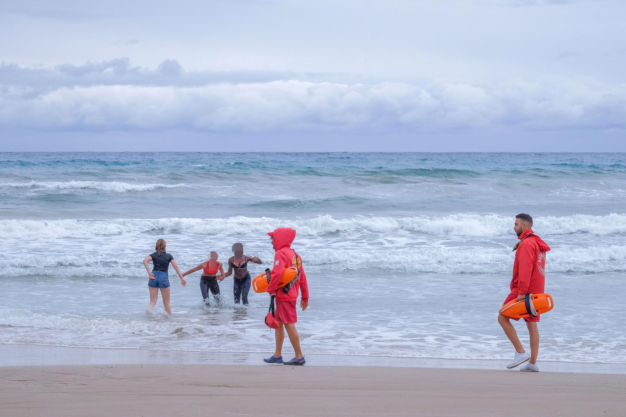 Así eran los Botellones el día de Santa Faz en la Playa de San Juan antes de las restricciones de seguridad