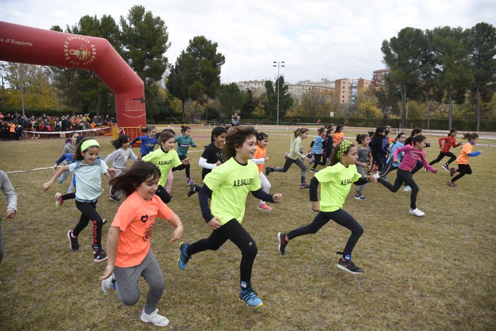 Uns 800 escolars donen relleu un any més al Cros de Manresa al Congost