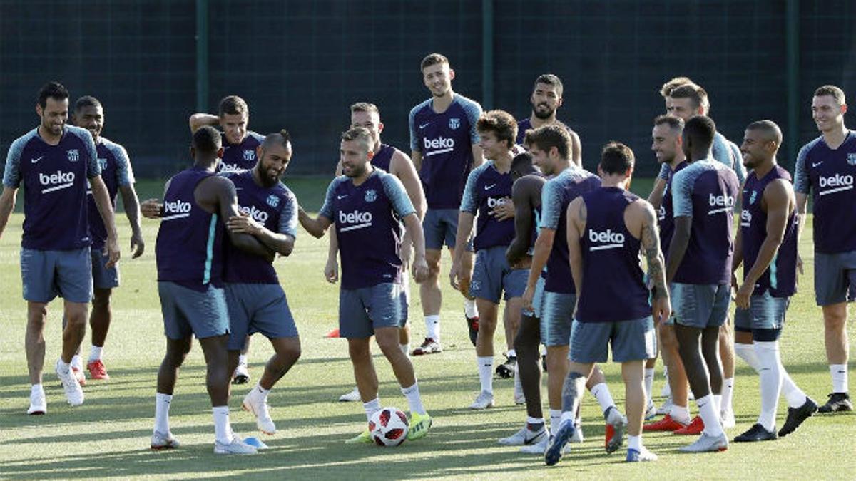 El FC Barcelona se entrenó sin Gerard Piqué