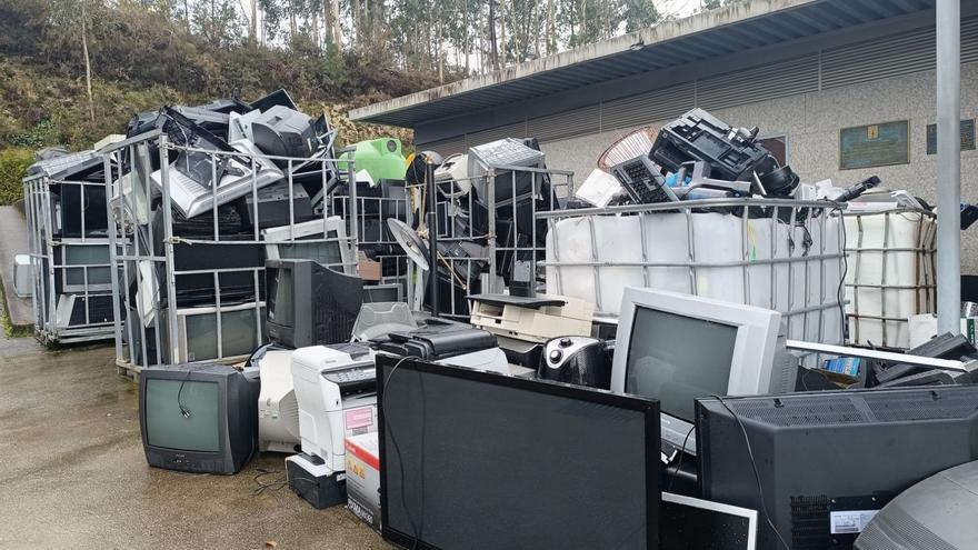 Los puntos limpios triplican la recogida de viejos televisores tras el apagón de la TDT