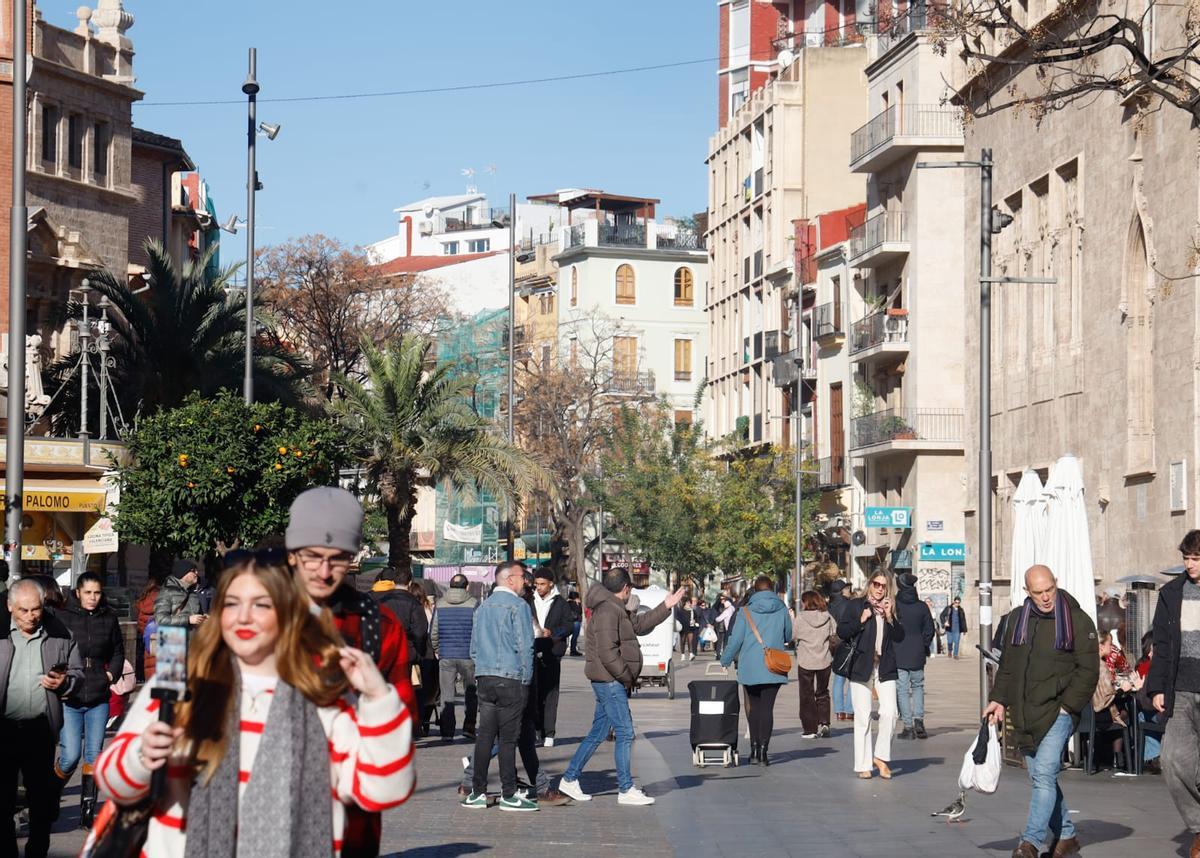 València se prepara para la Nochebuena: el Mercado Central, lleno
