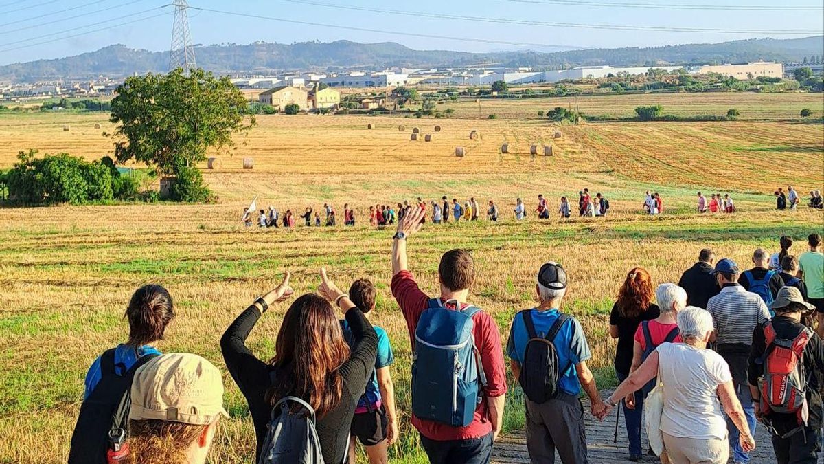 Participants en el pelegrinatge a Santa Anna