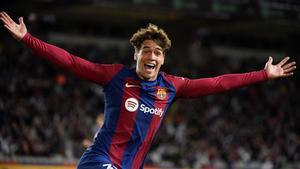 Vídeo | L’emocionant reacció de la família de Marc Guiu a l’històric gol del jove davanter del Barça