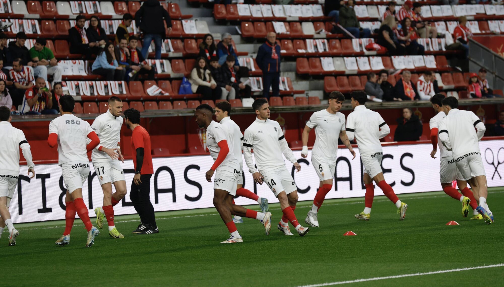 EN IMÁGENES: El Sporting - Tenerife disputado en El Molinón