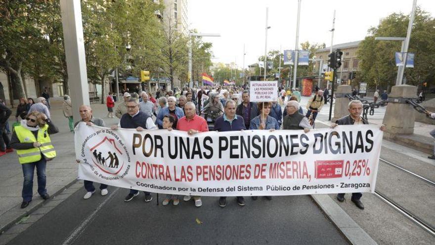 Unas 1.000 personas reclaman en Zaragoza unas pensiones dignas