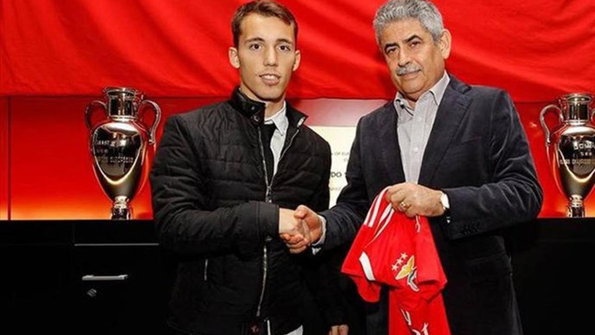 Grimaldo, en su presentación con el Benfica
