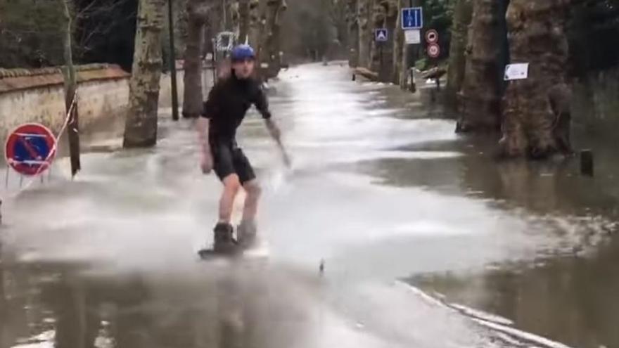 Una de les imatges curioses que ha deixat la inundació de París.