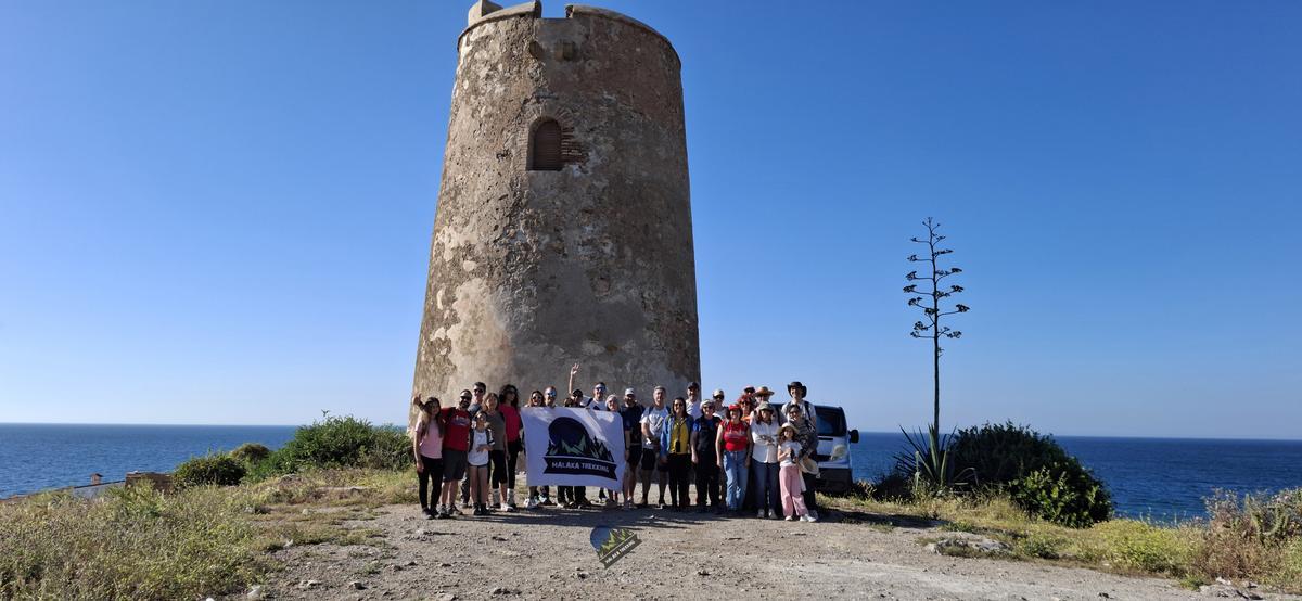 Los participantes en la actividad en la torre vigía de La Araña