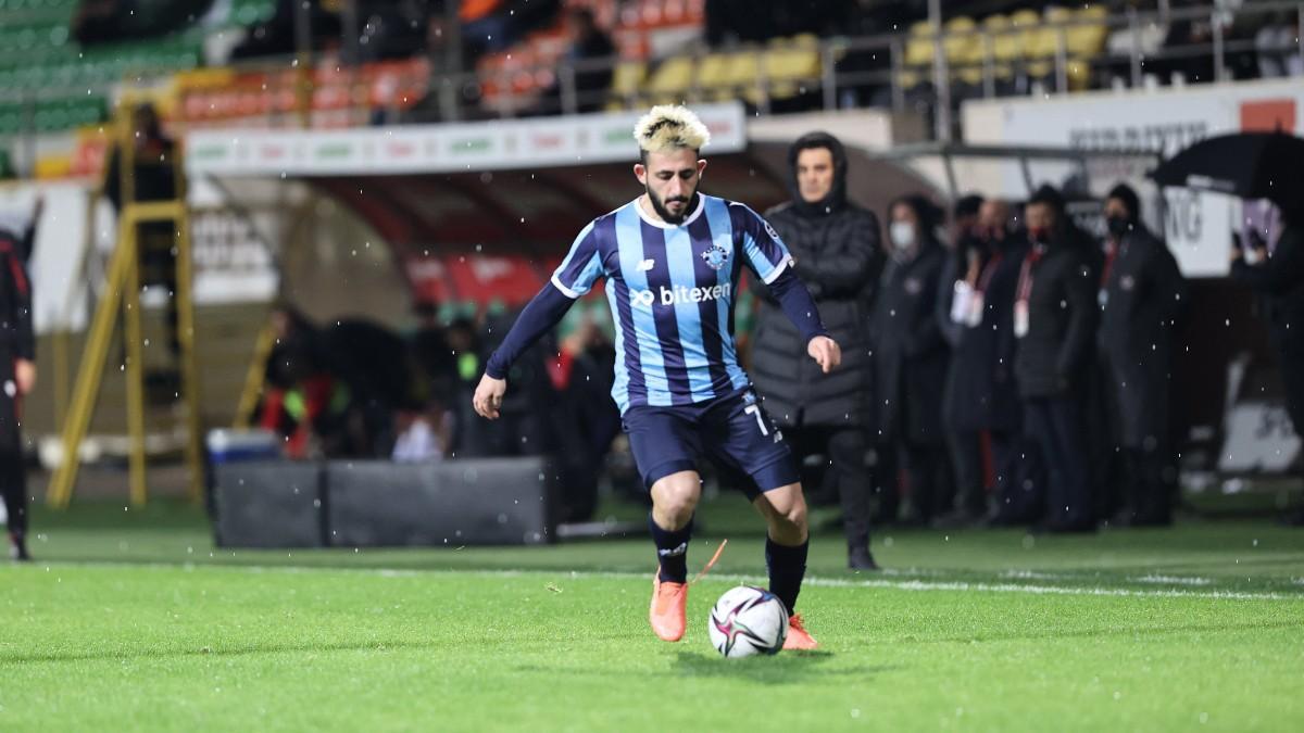 Vargas, en un partido con el Adana Demirspor