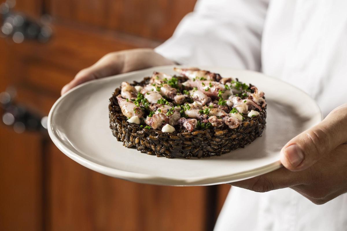 ARROS NEGRE AMB SEPIONS