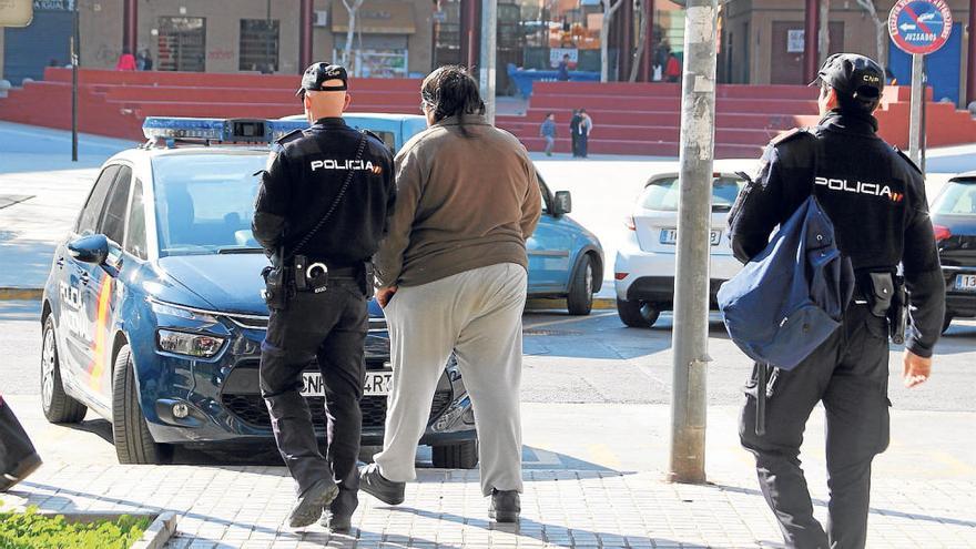 Imagen del presunto pederasta ayer en el juzgado.