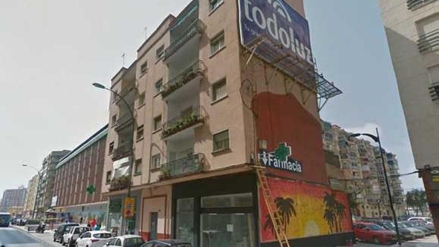 El edificio situado en el número 120 de Héroe de Sostoa será demolido para abrir la calle.