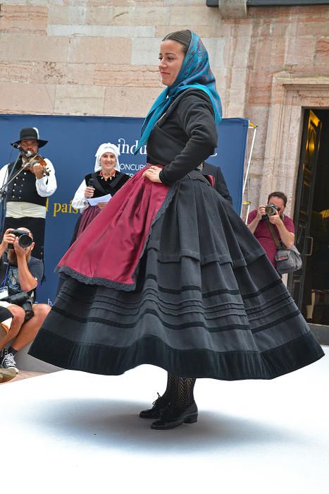 Concursu y Muestra de Traxes Tradicionales en Grado