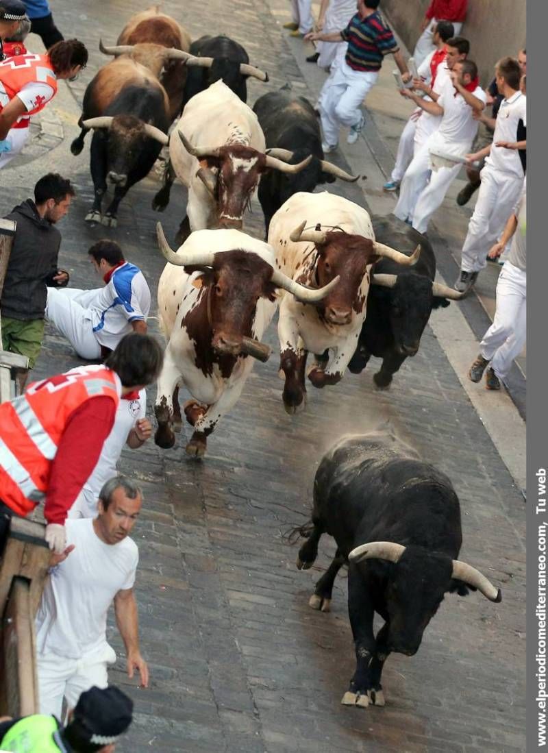 GALERÍA DE FOTOS - Penúltimo encierro de San Fermín