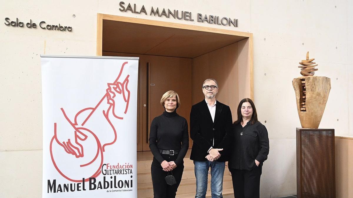 El delegado del IVC en Castellón, Alfonso Ribes, con la presidenta de la Fundación Manuel Babiloni, Marta Tirado, y Elvira Babiloni.