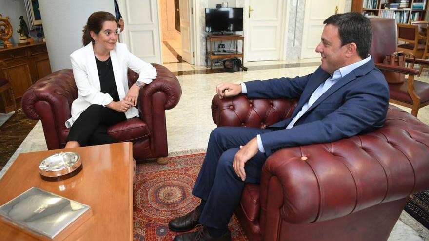 Primer encuentro institucional entre Inés Rey y Valentín González Formoso.