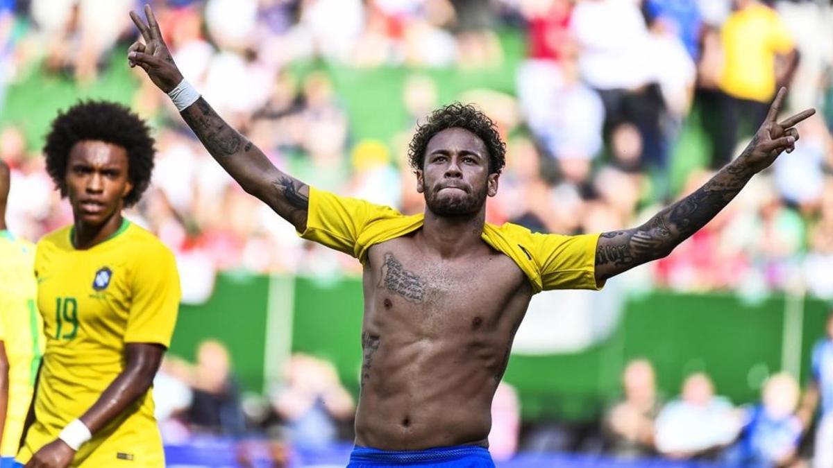 Neymar celebra el gol anotado ante Austria, el segundo de la victoria de Brasil (0-3).