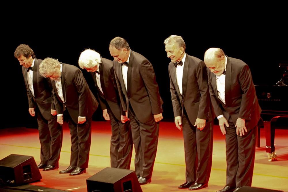 Encuentro con el público de “Les Luthiers” y actuación en Gijón