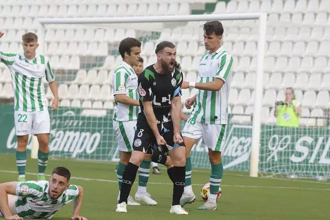 Córdoba B-Ciudad de Lucena: el derbi de Tercera RFEF, en imágenes