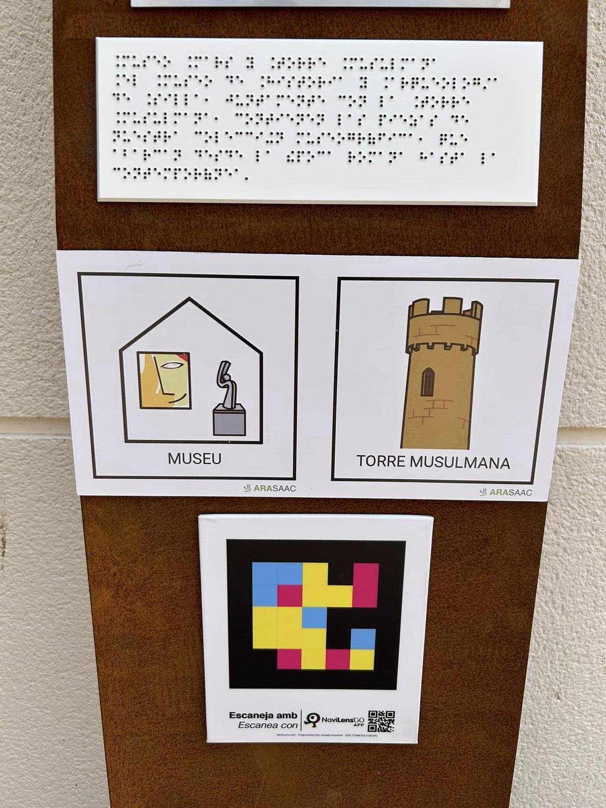 Totems turísticos de Silla en braile y con pictogramas .