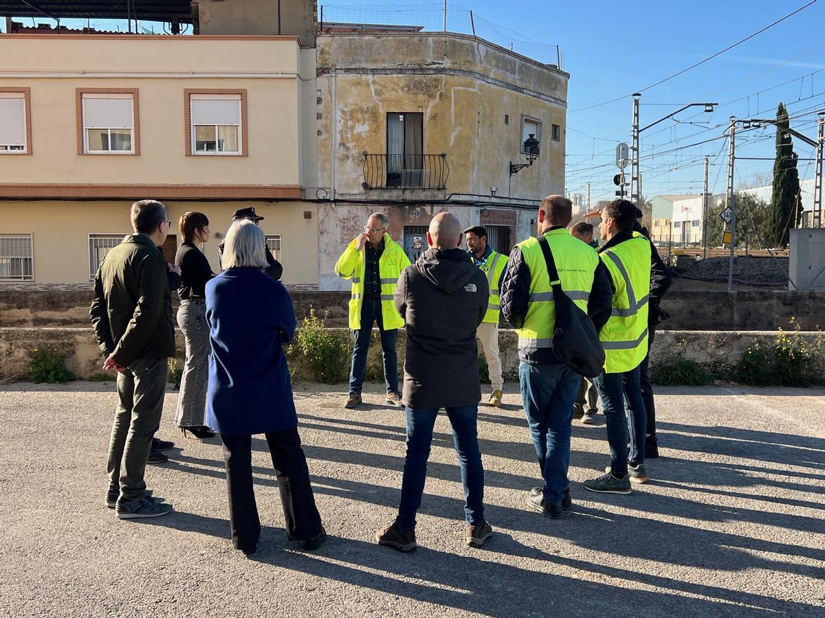 Reunión del ayuntamiento y la diputación para coordinar las obras que cortarán dos meses el paso inferior.