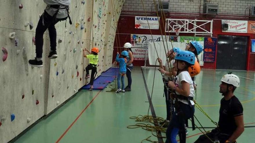 Participantes en la Escuela de Escalada.