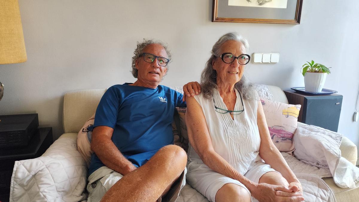 Joan Quintana i Clotilde Martínez en una imatge recent a casa seva, a Palafrugell.