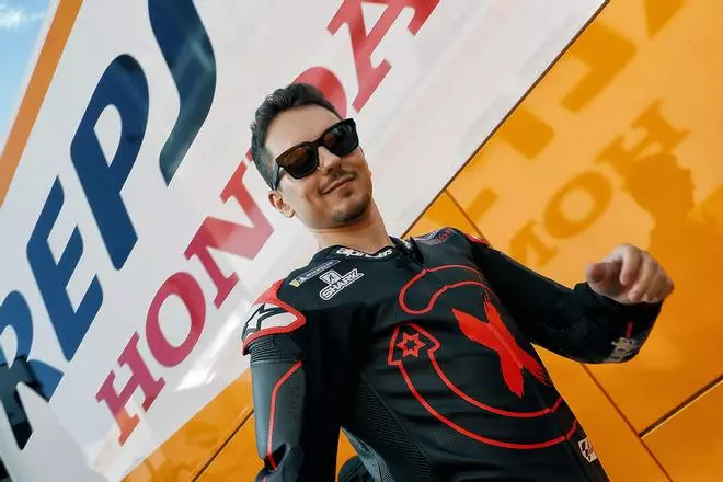 Imágenes inéditas del primer día de Lorenzo en Honda
