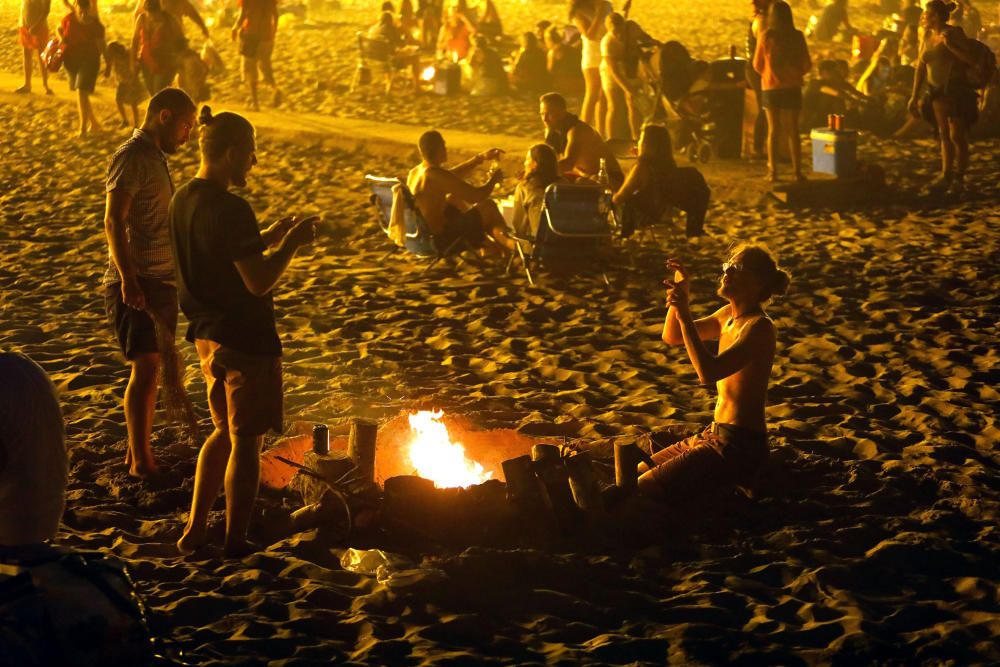 Hogueras de la noche de San Juan en València