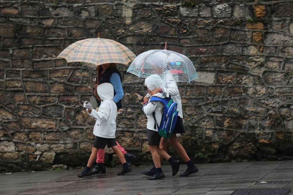 Temporal de lluvia y fuerte oleaje en Asturias