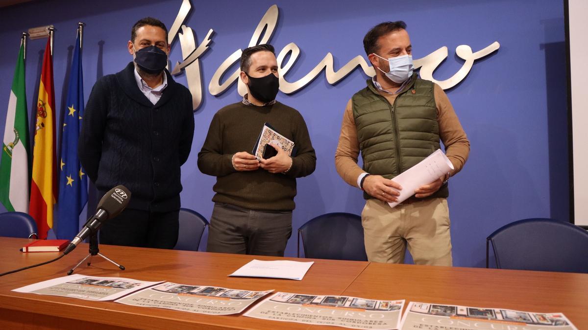 Manuel Carmona, José Álvarez y Manuel Arrabal, ayer, en la sede de Ademo.