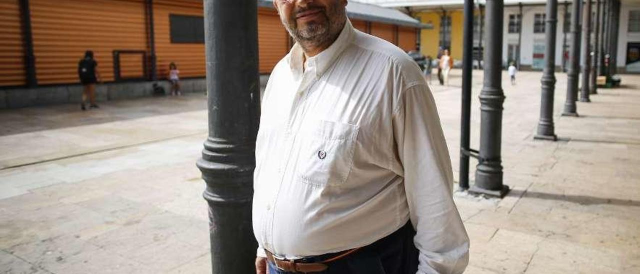 José María Fernández del Vallado, en la plaza de abastos de Avilés.