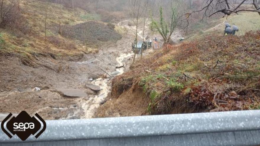 Temporal en Asturias: Fallece un hombre en un accidente en la Colladiella, Mieres