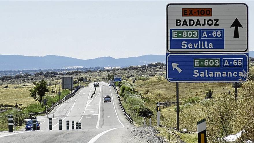 Empresarios piden mejoras en la carretera Badajoz--Cáceres