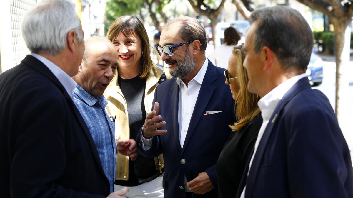 Sada, Alastuey, Ranera, Lambán, Pérez y Sánchez Quero, en la sede del partido en Comde Aranda.