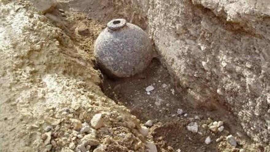 Retiran una bomba de hace 200 años todavía cargada en el Castillo de Sagunt