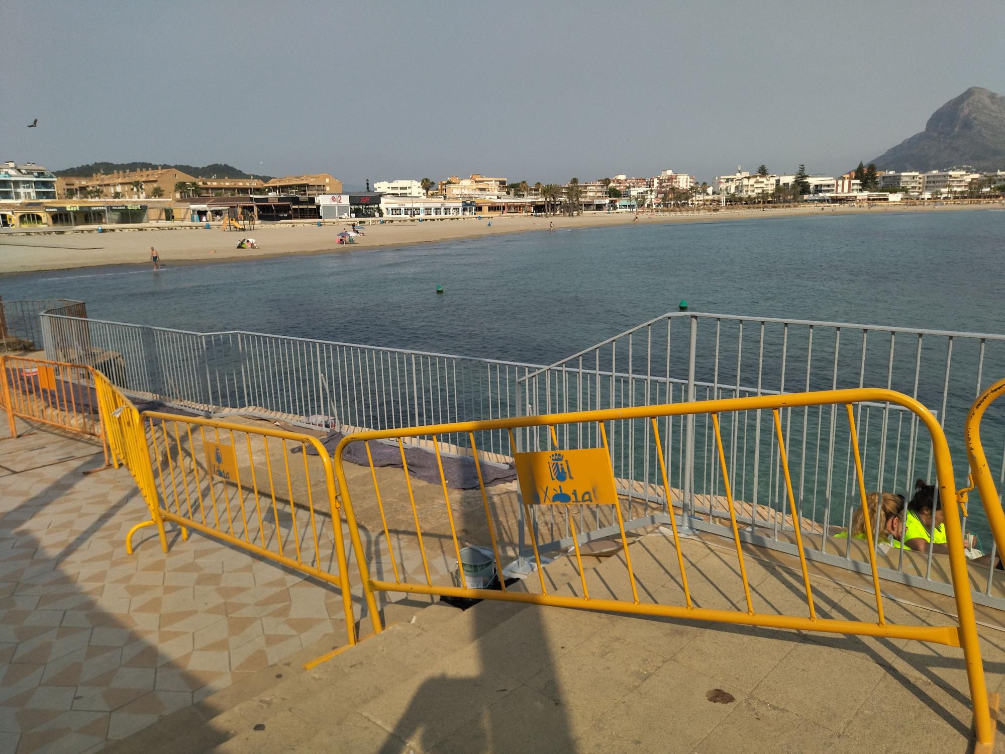 Insólito: el Arenal de Xàbia, la playa "vaciada"