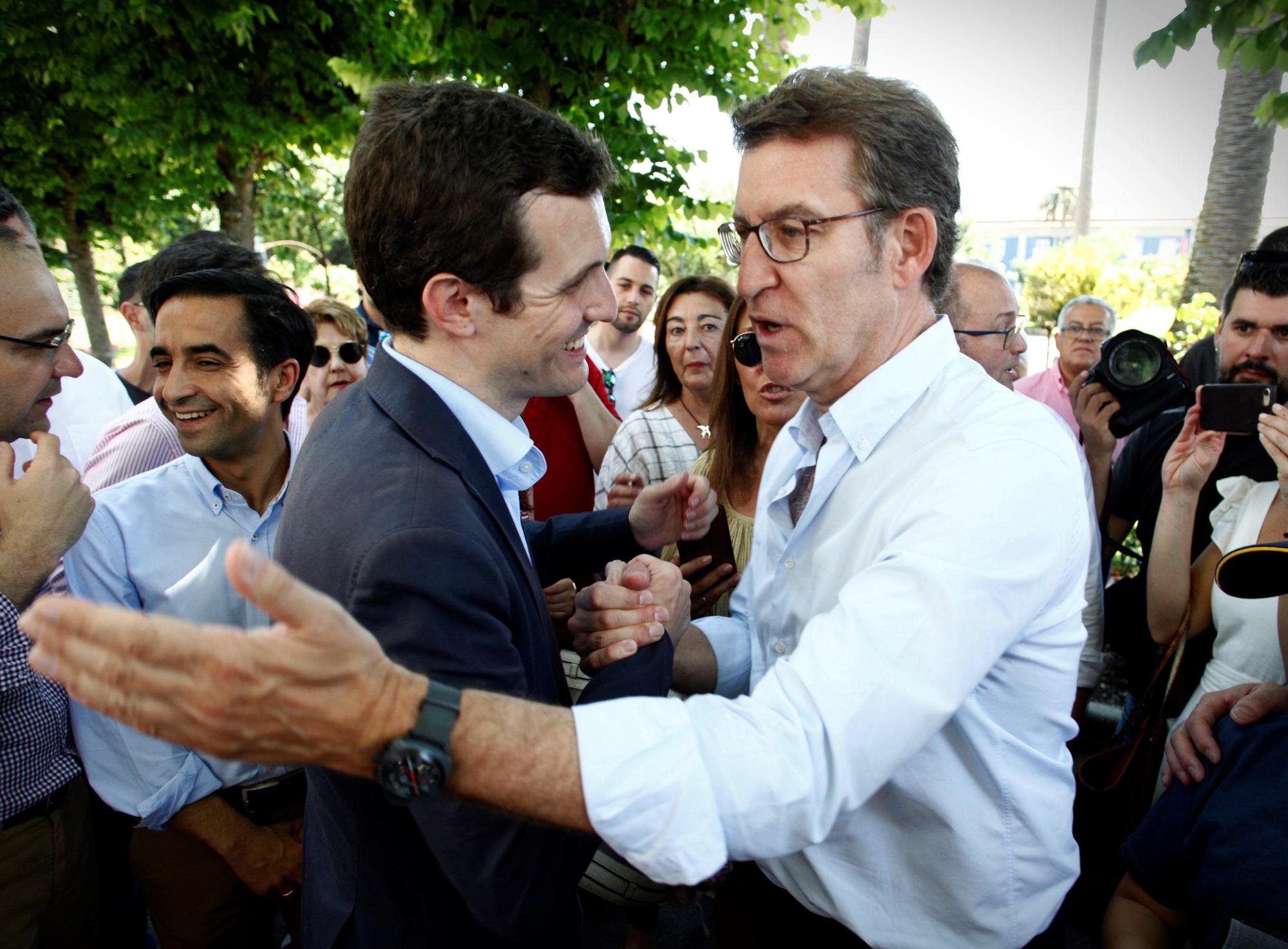 Pablo Casado y el presidente de la Xunta de Galicia, Alberto Núñez Feijóo, durante la última campaña para las elecciones generales en 2018.